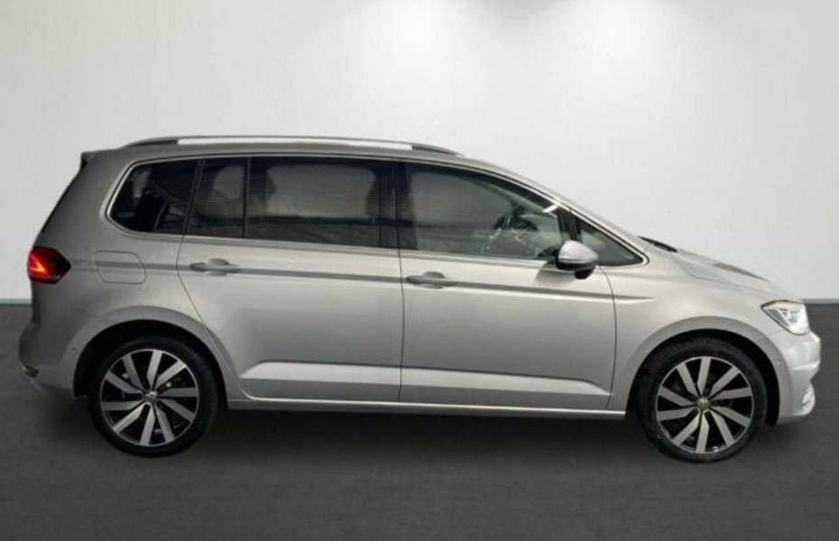 Volkswagen Touran 2.0 TDI Highline DSG 7míst Pano Navi NezTop AdTemp