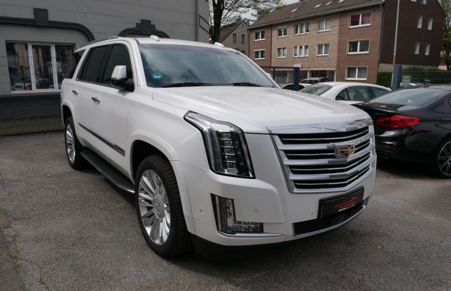 Cadillac Escalade 6.2 V8 Platinum 8Sitze LED 3xTV Bose HUD KeyGo360K